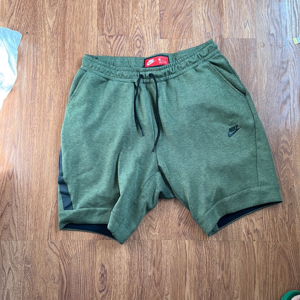 Nike Sportswear Tech Fleece Washed Shorts Size Large Green Black NSW Mens